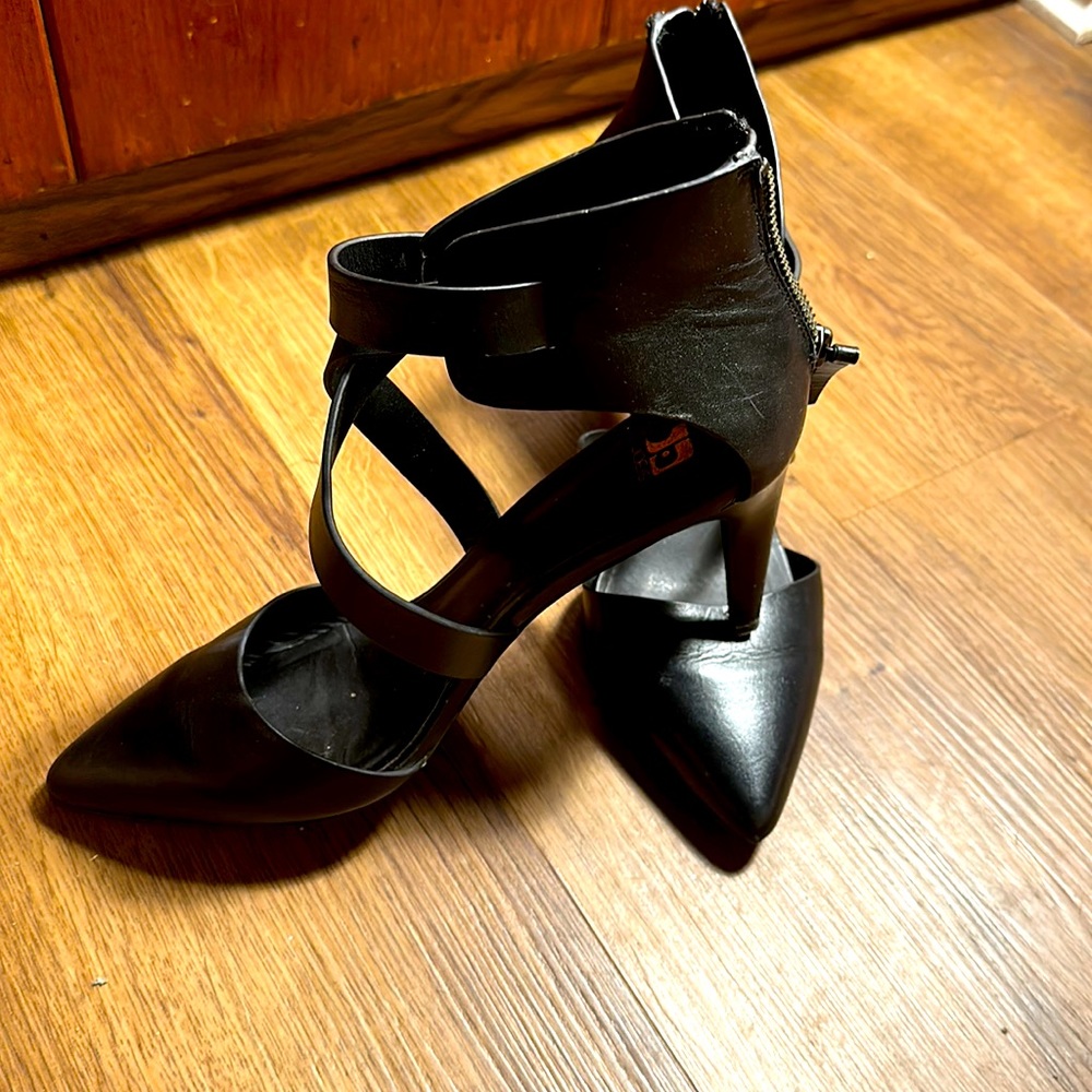 Joe's Jeans black Pumps